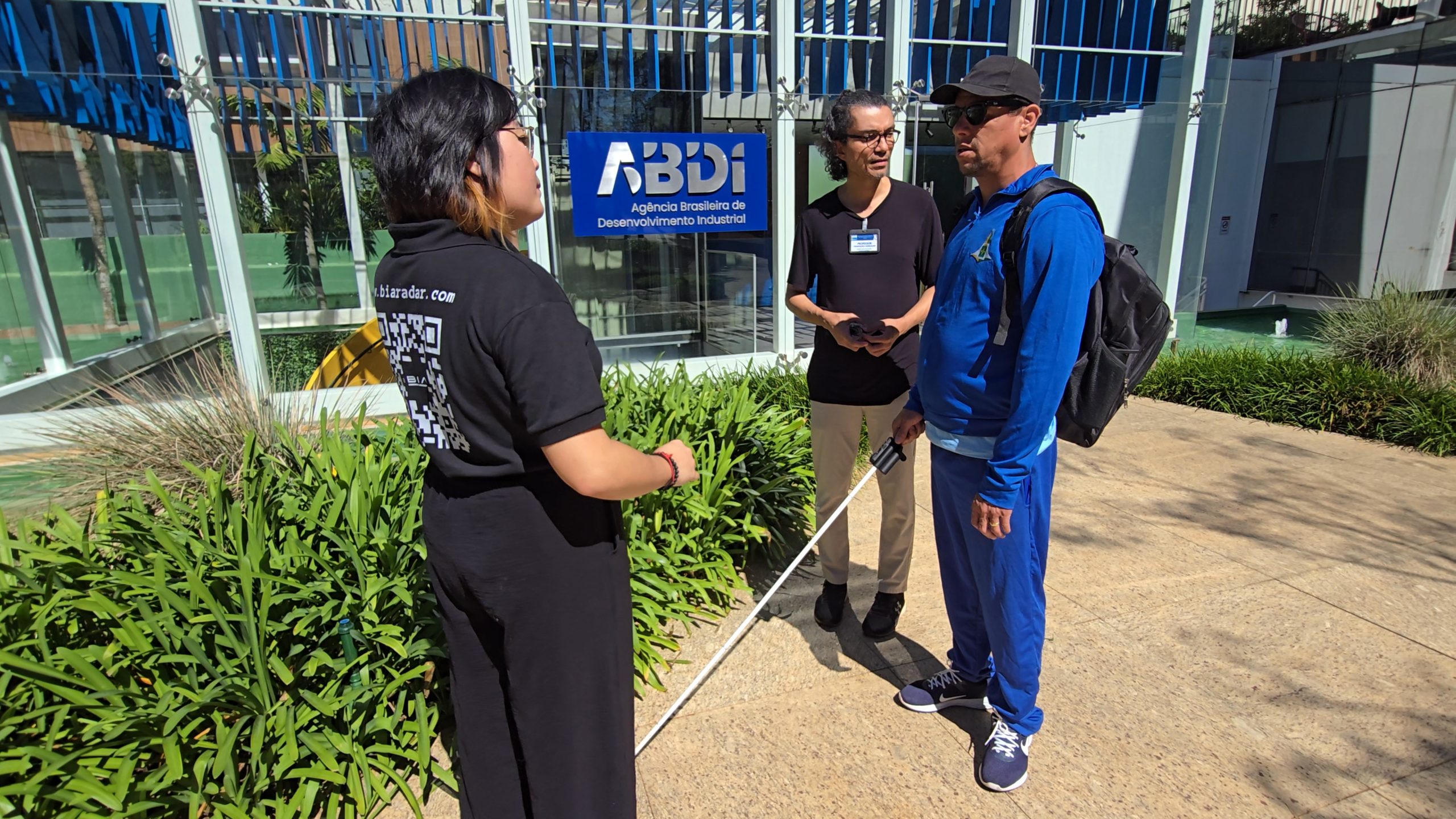 ABDI apresenta protótipos de bengalas inteligentes para ampliar autonomia de pessoas com deficiência visual