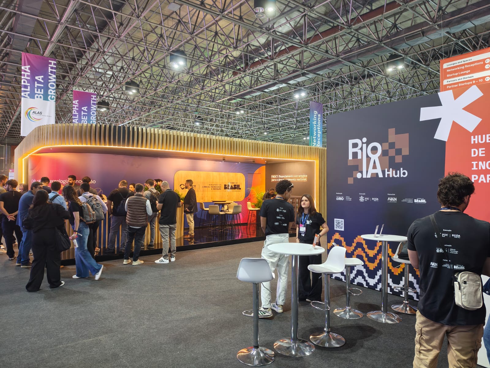 ABDI leva agenda de IA industrial ao Web Summit Rio e premia startups com R$ 640 mil 